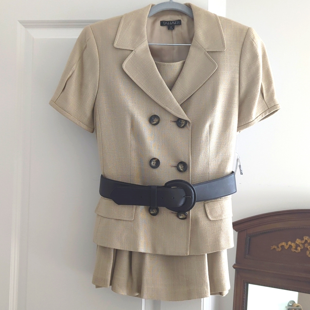 Tahari two piece suit